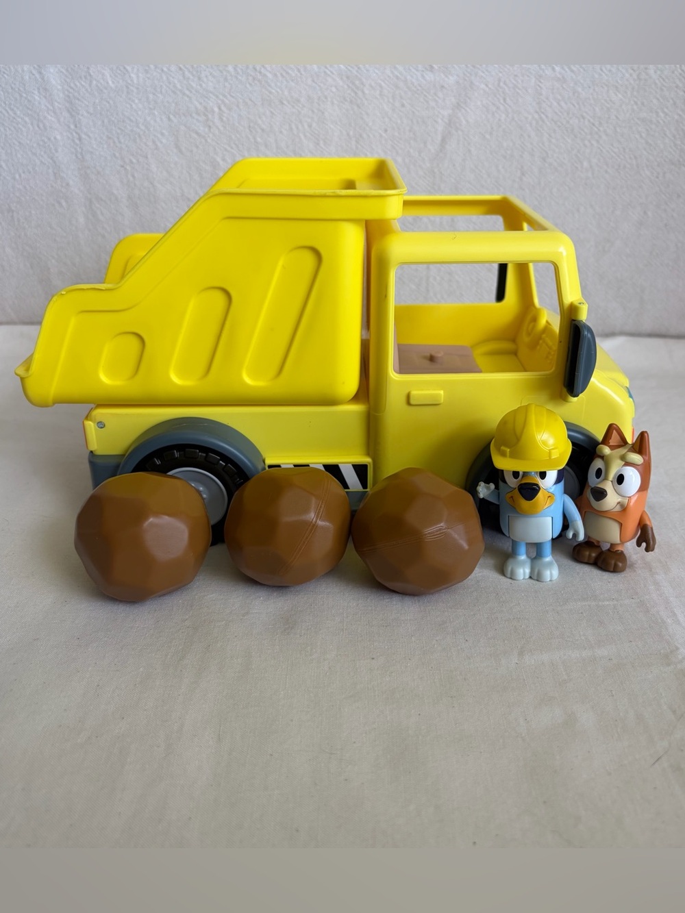 Bluey Dump Truck Playset with 2 Figures